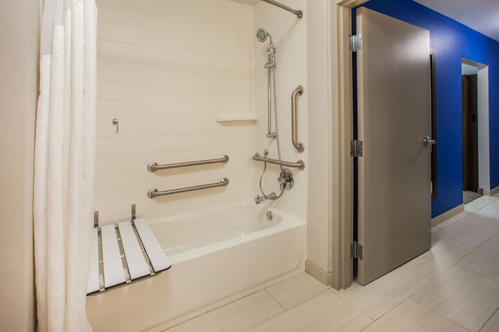 Holiday Inn Express & Suites Harrisburg S - Mechanicsburg by IHG