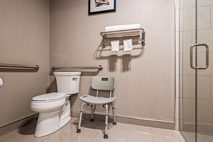 Room 6 of 16
