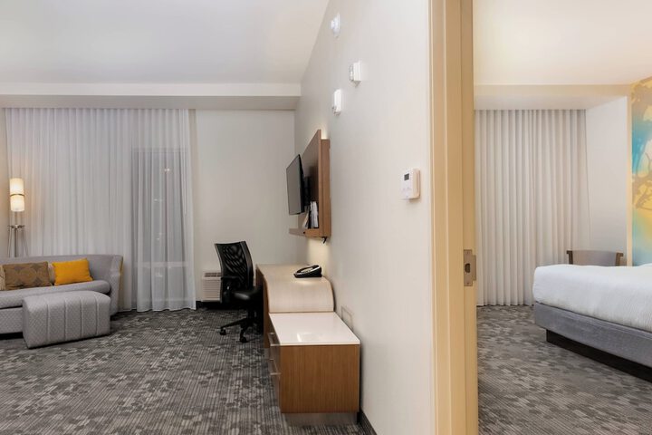 Room 21 of 37