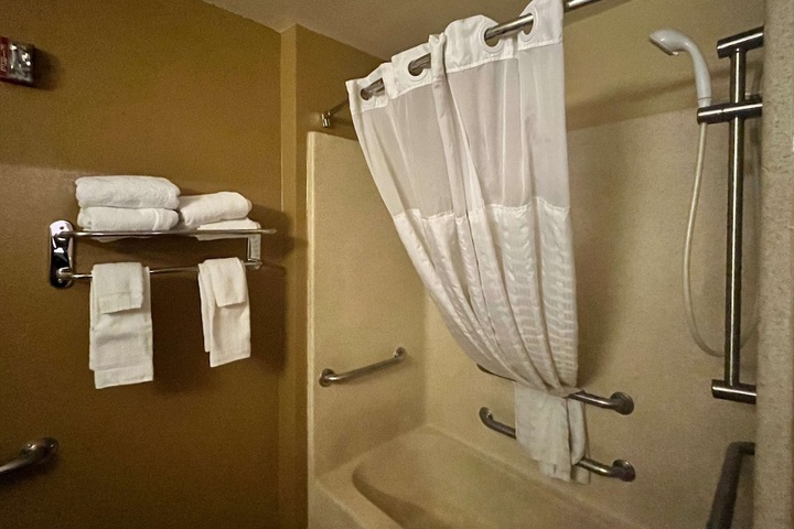 Room 21 of 27