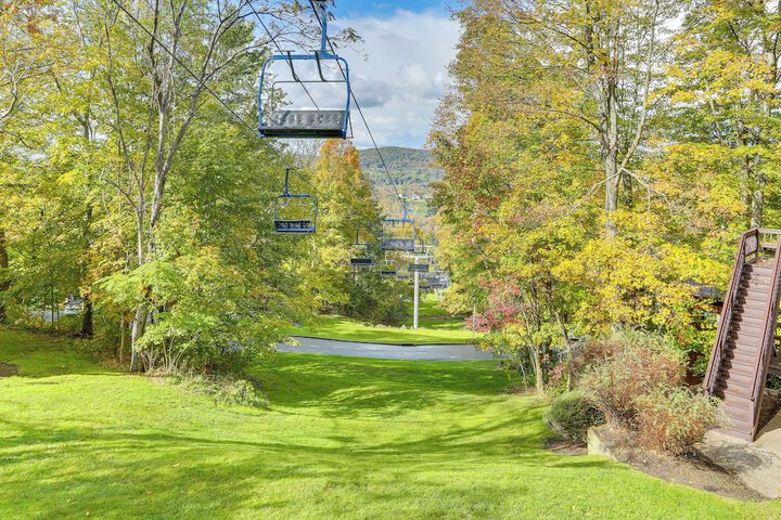 Vernon Township Condo w / Balcony Near Ski Lifts!