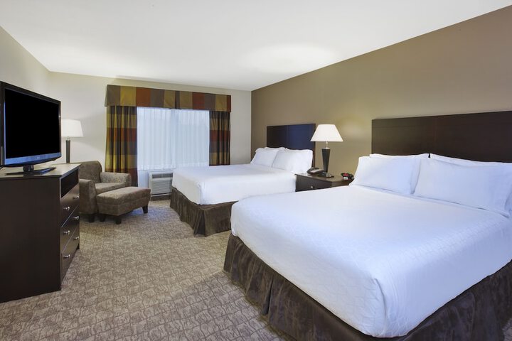 Holiday Inn Express & Suites Wheeling by IHG