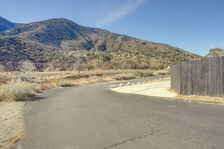 Private Deck & Views: Frazier Mountain Cabin