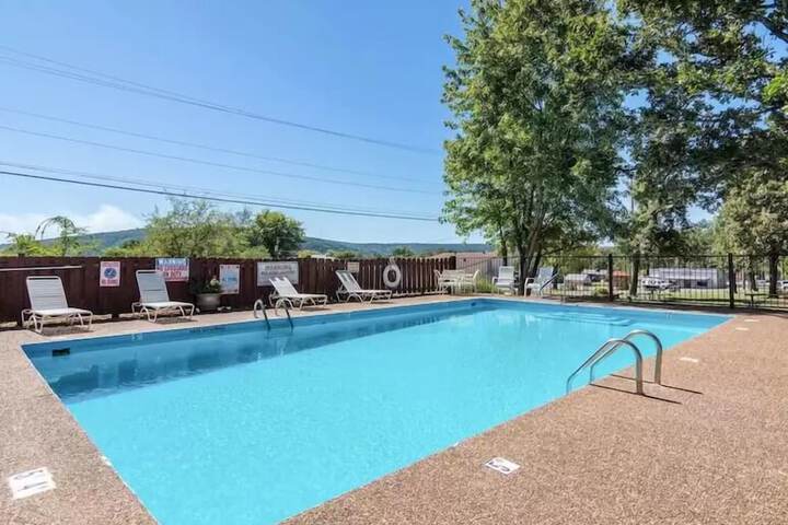 Pool 7 of 28
