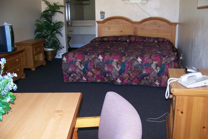 Room 13 of 16