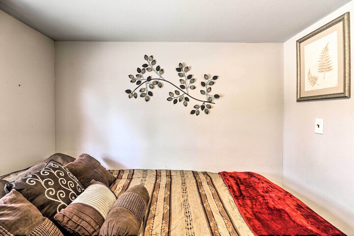 Eureka Tiny Home w / Hot Tub & Community Beach!