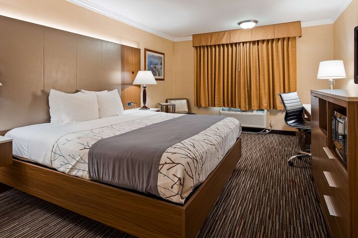 Room 9 of 34