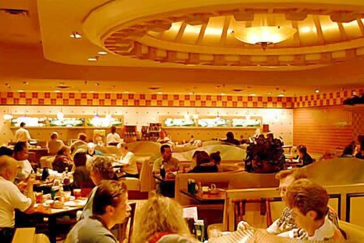 Dining 39 of 52