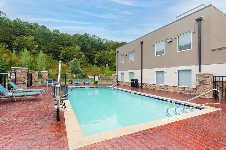Pool 17 of 66