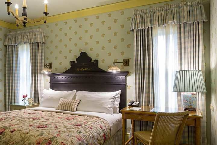 Room 27 of 47