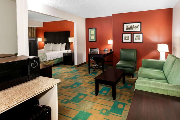 Room 25 of 29