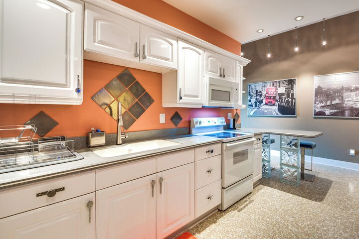 Modern Retreat w / River View in Roswell!