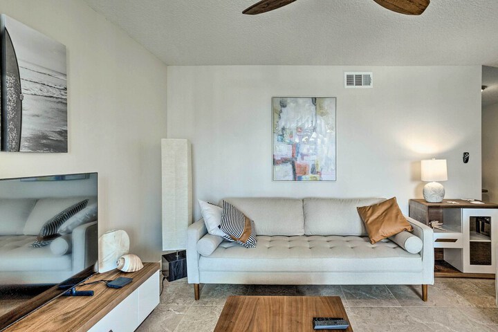 Jupiter Bay Condo w / Pool Half Mile to Beach!