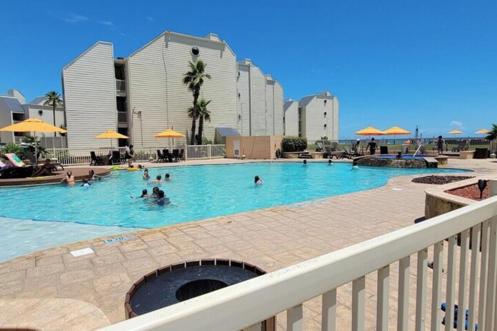 Pool 41 of 125