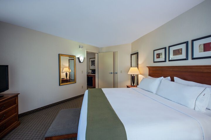 Holiday Inn Express & Suites Flowood by IHG