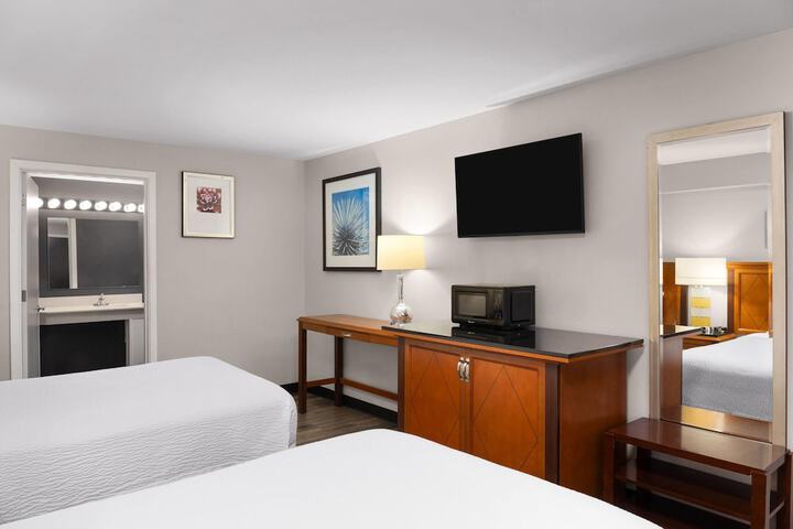 Basecamp Puyallup a Travelodge by Wyndham