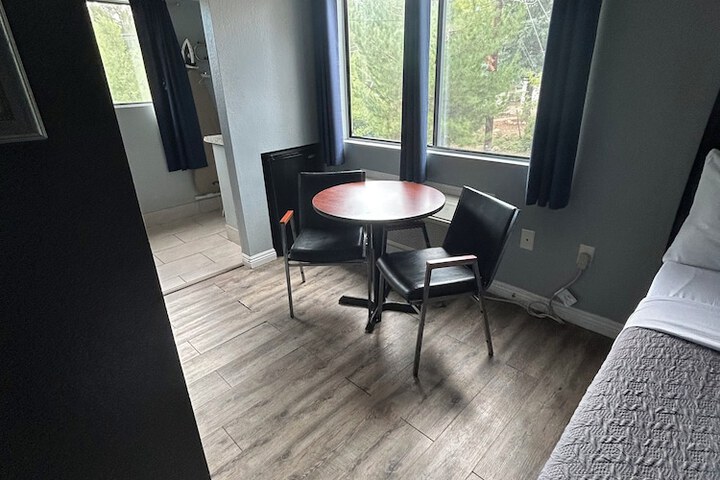 Room 35 of 80