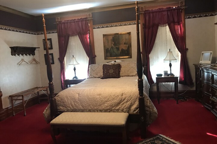Grand Victorian B & B Inn