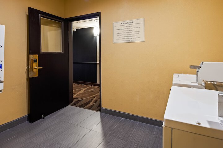 Best Western Windsor Pointe Hotel & Suites-Frost Bank Center