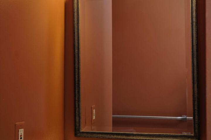 Room 27 of 185