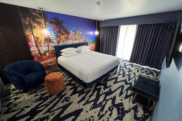 Lighthouse Inn & Suites