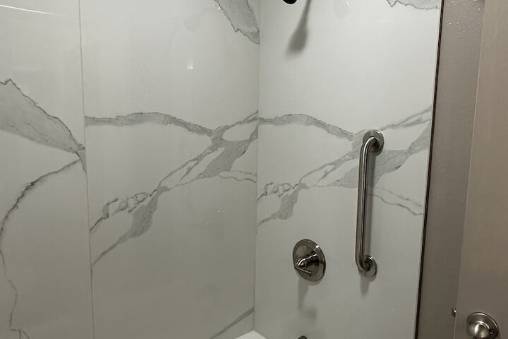 Express Inn & Suites