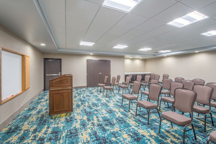 Holiday Inn Express & Suites Shawnee-Kansas City West by IHG