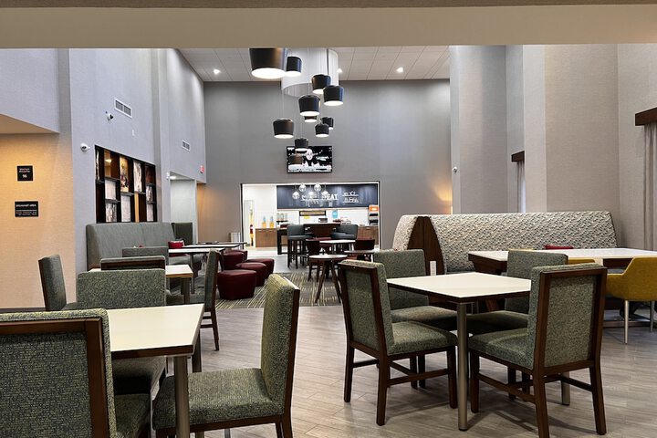 Hampton Inn & Suites Marina