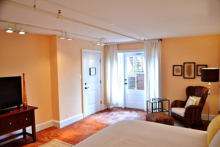 Room 110 of 168