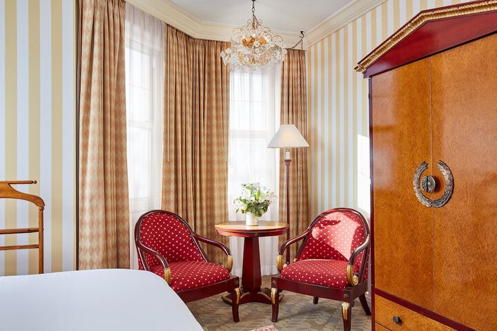 Room 21 of 34
