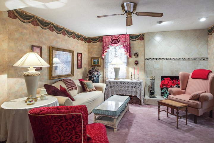 Large & Private Guest House Apt w / Patio + Views!