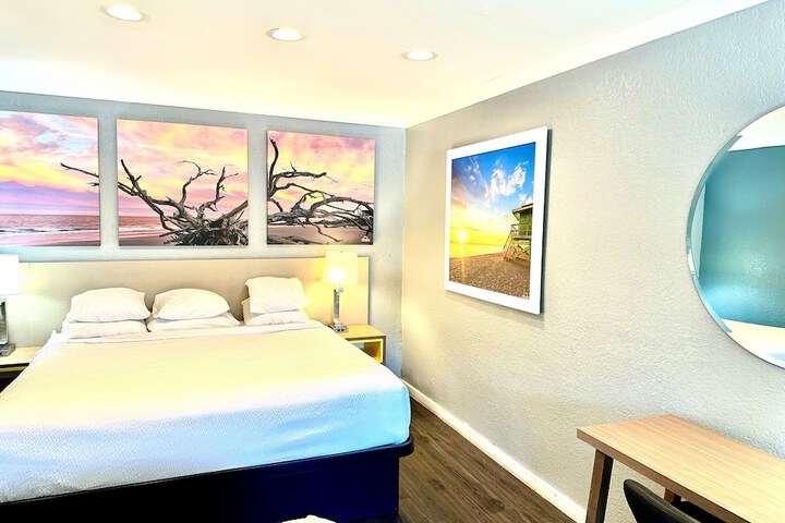 Days Inn by Wyndham Pensacola - Historic Downtown