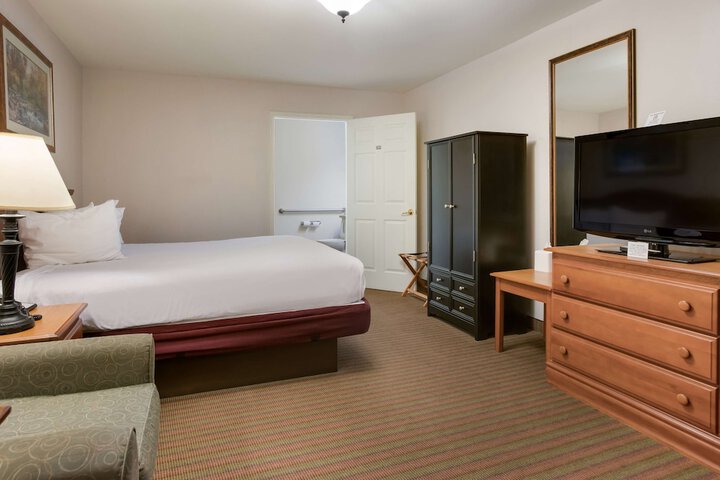 Room 25 of 29