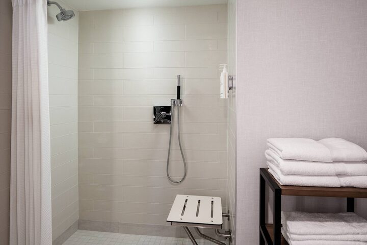 Room 33 of 86