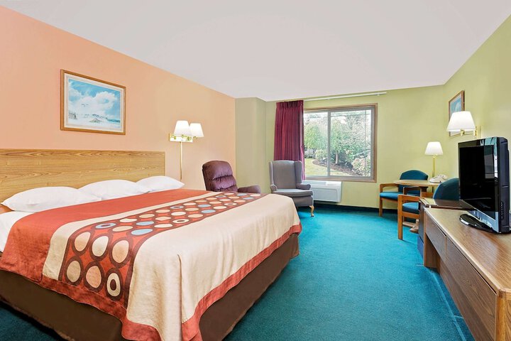 Room 11 of 15