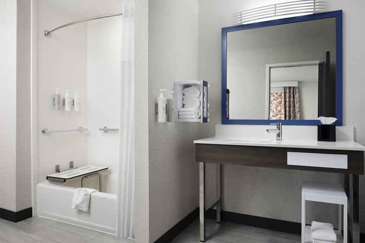 Hampton Inn & Suites Dallas-DFW ARPT W-SH 183 Hurst