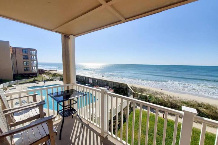 Gorgeous views Oceanfront, Pool,The Driftwood!