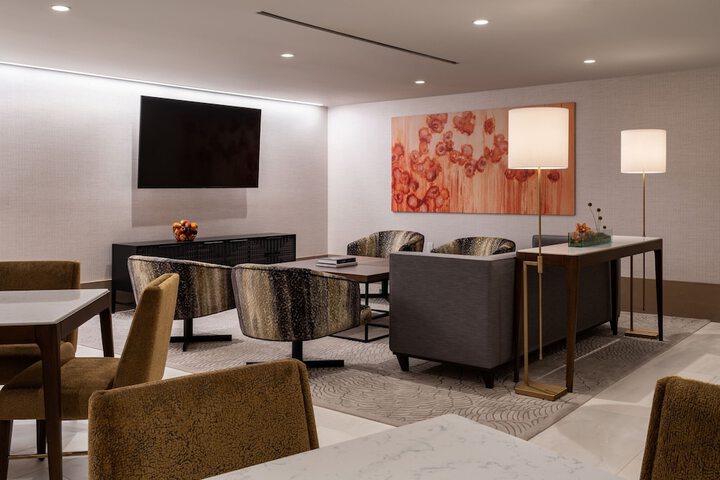 Lounge 89 of 103