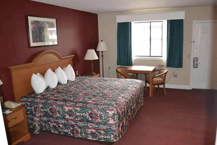 Room 11 of 18