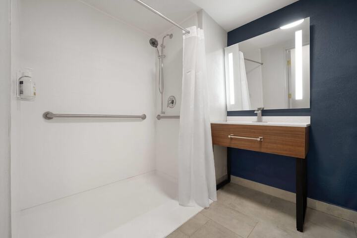 Wingate by Wyndham Dublin Near Claytor Lake State Park