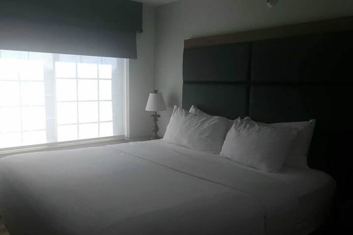 Wingate Suites by Wyndham Youngstown - Austintown