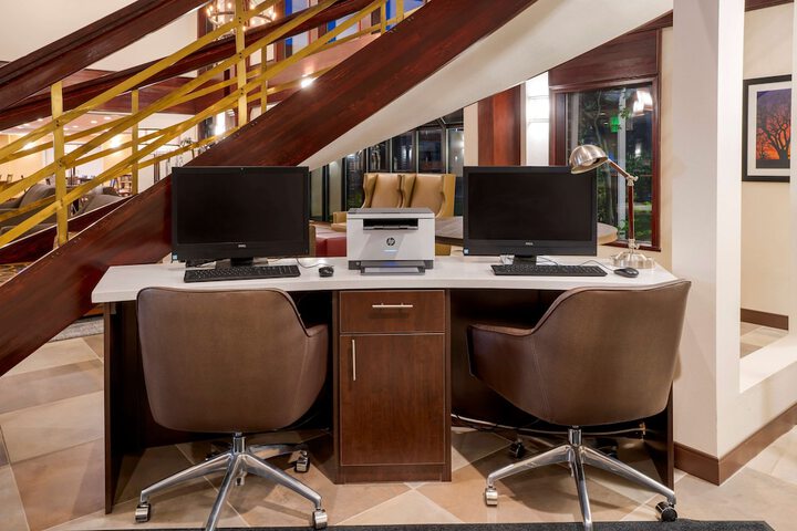 Business Center 36 of 36