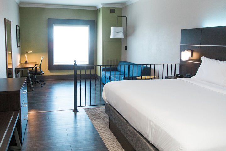 Room 13 of 27