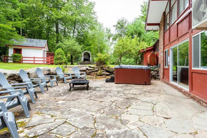 Sunset Estate in the Catskills