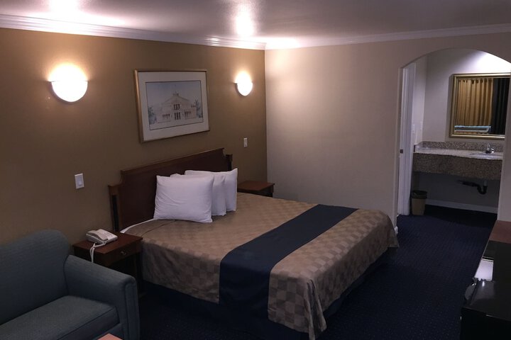 Room 25 of 66