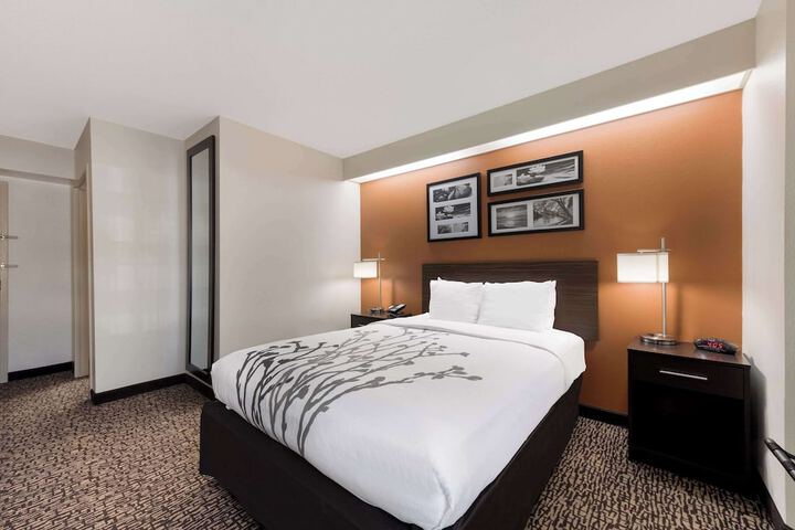 Room 35 of 48