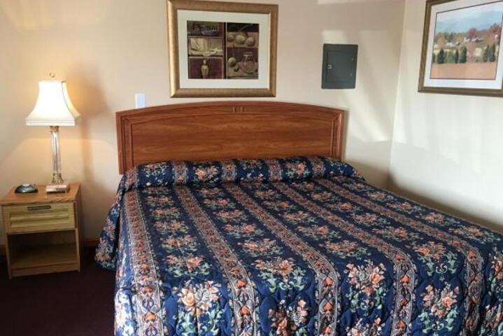 Knotty Pine Motel