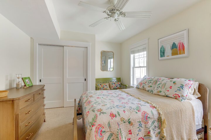 Spacious Avalon Beach House - 2 Blocks to Water!