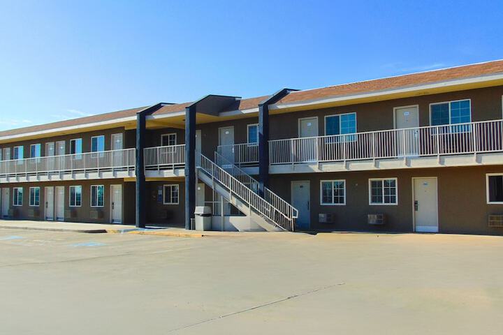 Corcoran Country Inn