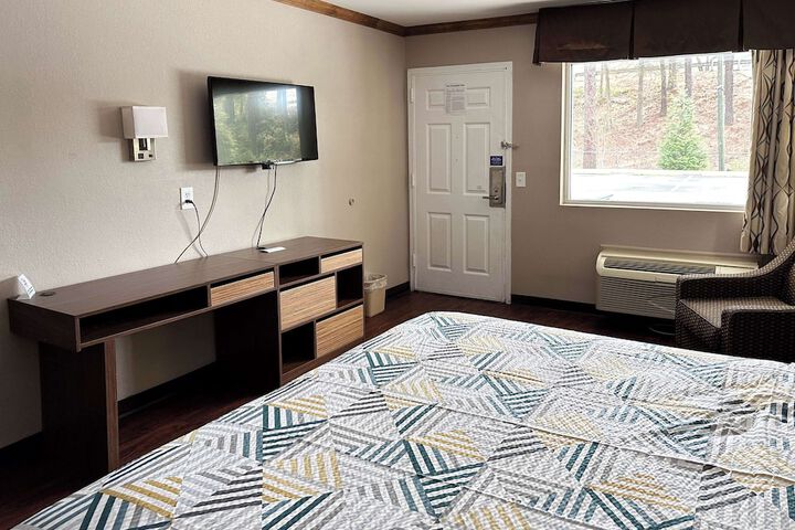 Room 9 of 18